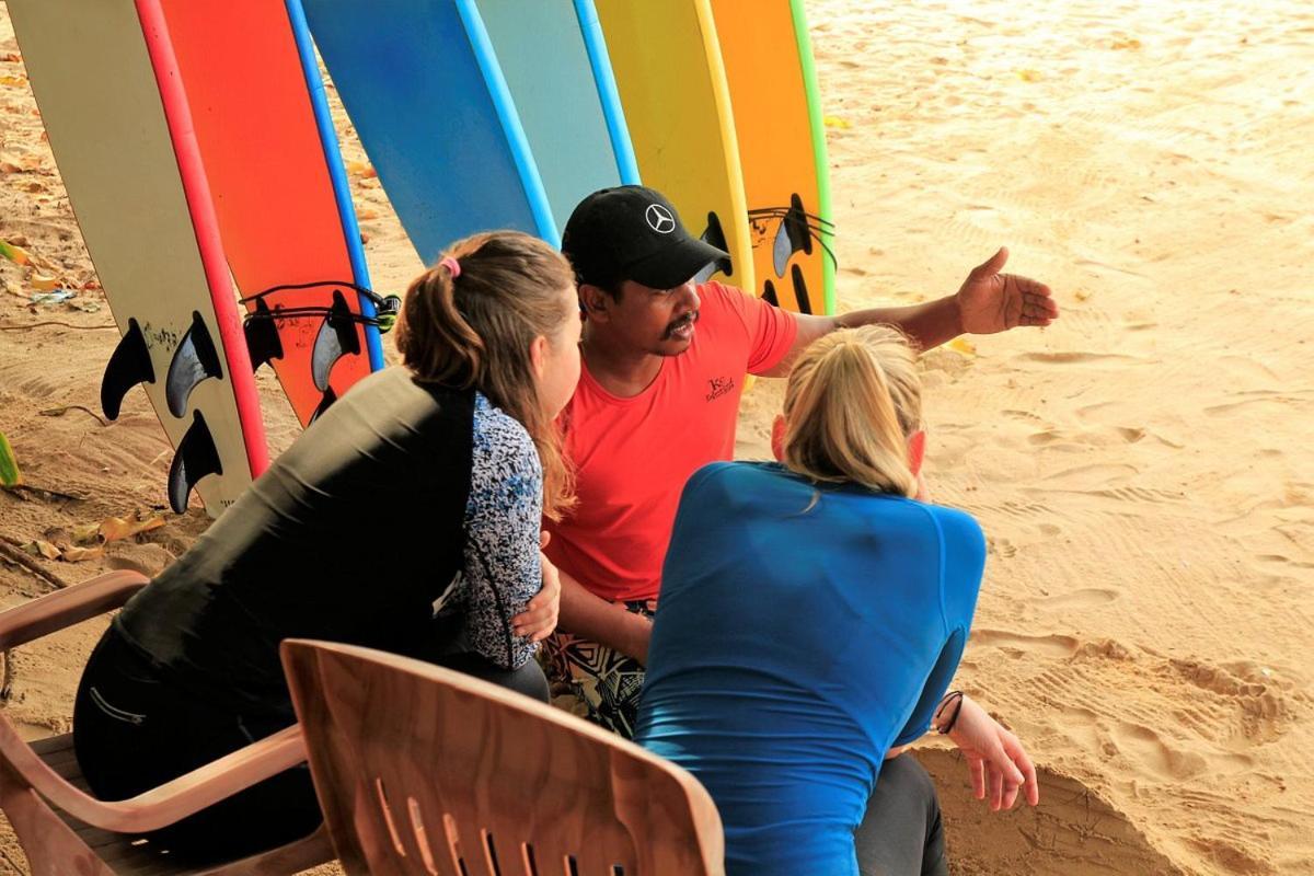 Готель Surf'N Lanka - Surf School Велігама Екстер'єр фото